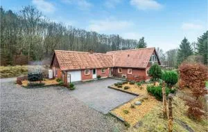 Cozy Home In Silkeborg With Kitchen - Engesvang