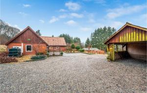 Cozy Home In Silkeborg With Kitchen