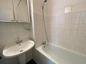 Maisons de vacances KERNEVEST - Tennis, Plage 600m - DT185 : Maison 2 Chambres