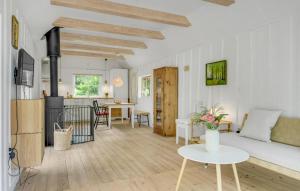 2 Bedroom Beautiful Home In Strøby