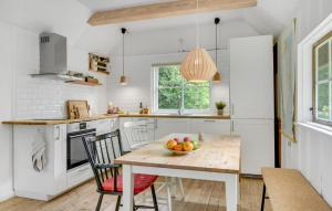 2 Bedroom Beautiful Home In Strøby