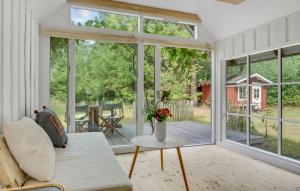 2 Bedroom Beautiful Home In Strøby