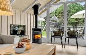 Five-Bedroom Holiday Home In Grenaa