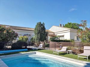 Grande villa entièrement rénovée avec piscine