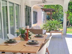 Noctua Villa Estepona pool and beach 013