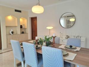 Noctua Villa Estepona pool and beach 013