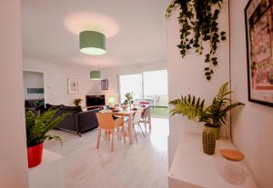 Lumimizan- Spacieux, grand balcon, wifi, lac et plage