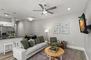 NEW! Canopy Cove, Luxury Downtown Apartment Near Main St - 奥德马尔