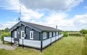 Four-Bedroom Holiday Home In Glesborg