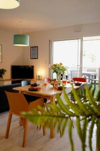 Lumimizan- Spacieux, grand balcon, wifi, lac et plage