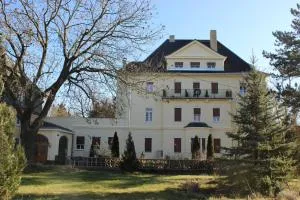 Room in Guest room - Spending a splendid, all natural time at a Mansion - Riesa