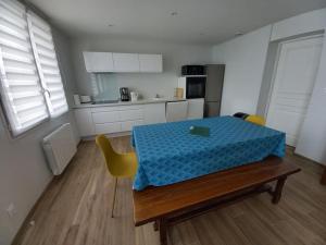 LOeil du Mont Maison vue sur le Mont Saint Michel et sa baie