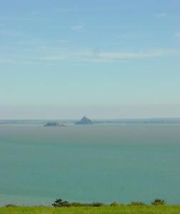 LOeil du Mont Maison vue sur le Mont Saint Michel et sa baie