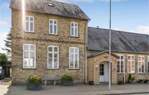 2 Bedroom Beautiful Apartment In Sydals