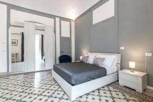 GuestHost - La Dimora dei Mille - Roomy Apartment with Terrace