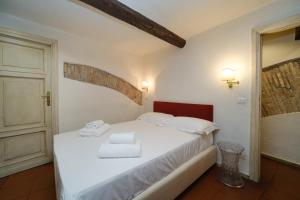 Pantheons Arch by BuddyRent