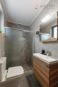 Cheli Apartments Airport by Airstay