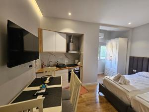 1-Leo"s Apartaments Sarande