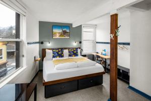 Superior King Room room in Silverbow Inn Hotel & Suites