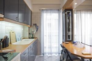 Blue Nest Elegant Reno Fully Equipt Apt near Metro