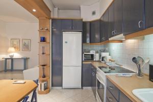 Blue Nest Elegant Reno Fully Equipt Apt near Metro