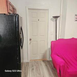 HARPER AVE King Bed with Private Bathroom, FREE PARKING