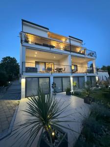 VILLA FRANKOLA WITH POOL