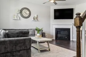 Family-Friendly 4BR Home with BBQ & Free Parking - Wagram