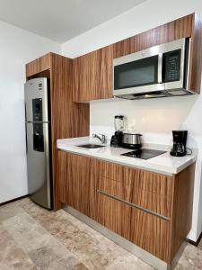 Bello condo media cuadra de 5 avenida