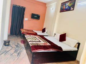 Shree Ji Residency- A Devine Home Stay Near Prem Mandir