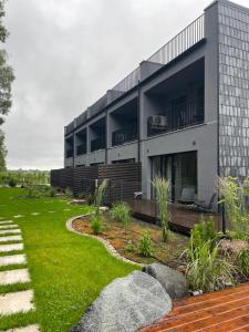 Apartamentai Monciškėse su šildomu baseinu ir terasa