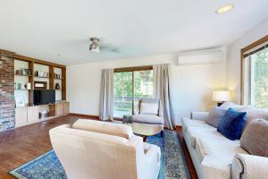 Evelyns River Front Retreat