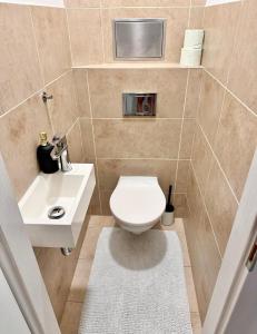 Viaduct View Apartment