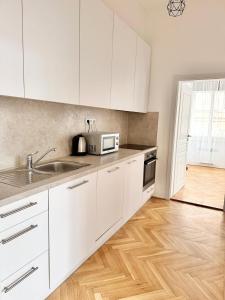 Viaduct View Apartment