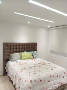 Hermosa lujosa y moderna casa boté de 4 habitaciones con piscina