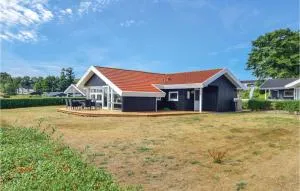 Three-Bedroom Holiday Home In Bjert - Binderup Strand