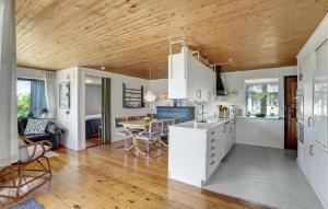 Beautiful Home In Spøttrup With Kitchen
