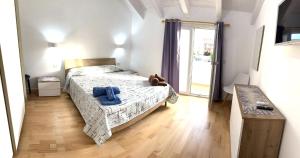 Casa Benedetta, Elegant Penthouse with Sea View & 3 Terraces next to Lungomare Dante