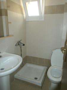 Stone villa 3-bed 3-storey 700m from sunset beach