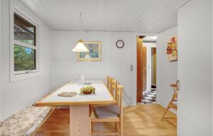 Cozy Home In Vinderup With Kitchen