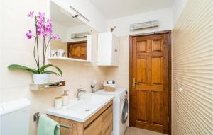 4 Bedroom Gorgeous Home In Banici