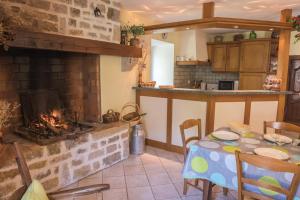 Maisons de vacances Gite Gites de France 3 epis 6/7 pers aux Salelles : photos des chambres