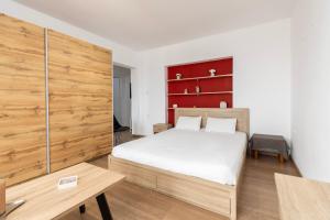 Central Apartment with Sea View in Neos Marmaras