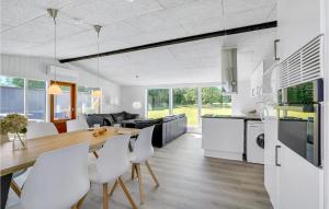 3 Bedroom Lovely Home In Spøttrup