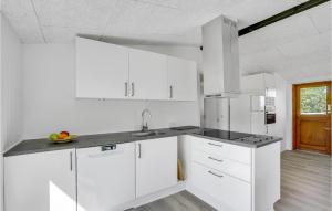 3 Bedroom Lovely Home In Spøttrup