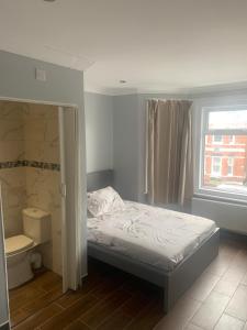 Modern and Sleek Ensuite-Room with Double bed