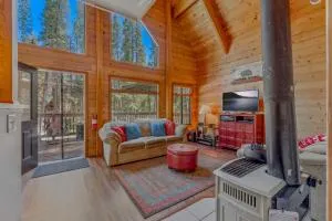 3BR Soda Springs Ski & Lake Getaway - Mabie