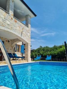 Stone House Iva 