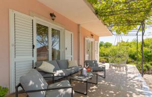 Cozy Home In Glavina Donja With Kitchen 