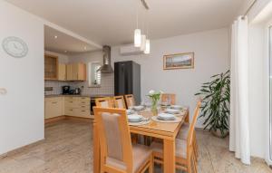Cozy Home In Glavina Donja With Kitchen 